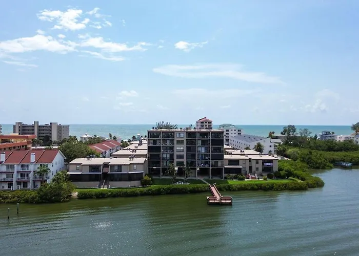 Sea Club #32 - Dolphins Lookout